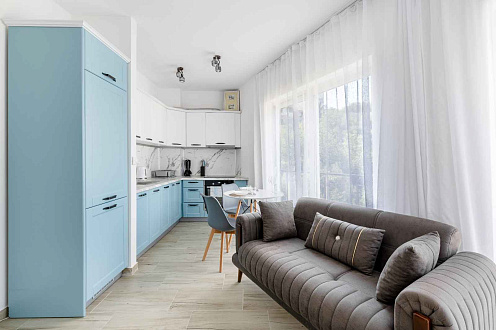 Stilvolle 30 m² Wohnung mit einem Schlafzimmer und schönem Ausblick in Bečići — photo 2
